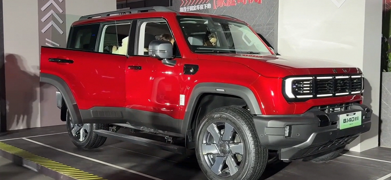 Рамный внедорожник с запасом хода 1200 км и расходом 8,68 литра на 100 км при разряженном аккумуляторе. Представлен BAIC BJ40 Extended Range Intelligent Edition